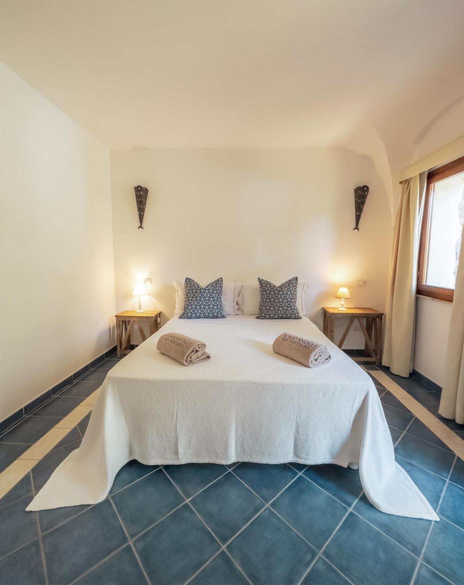 Hotel La Suera San Pantaleo Exteriér fotografie